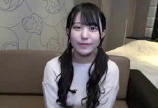新人下海眼镜尤物女神！细腰美腿好身材！性感吊带丝袜，无毛嫩穴疯狂揉搓，扶着屁股后入撞击
